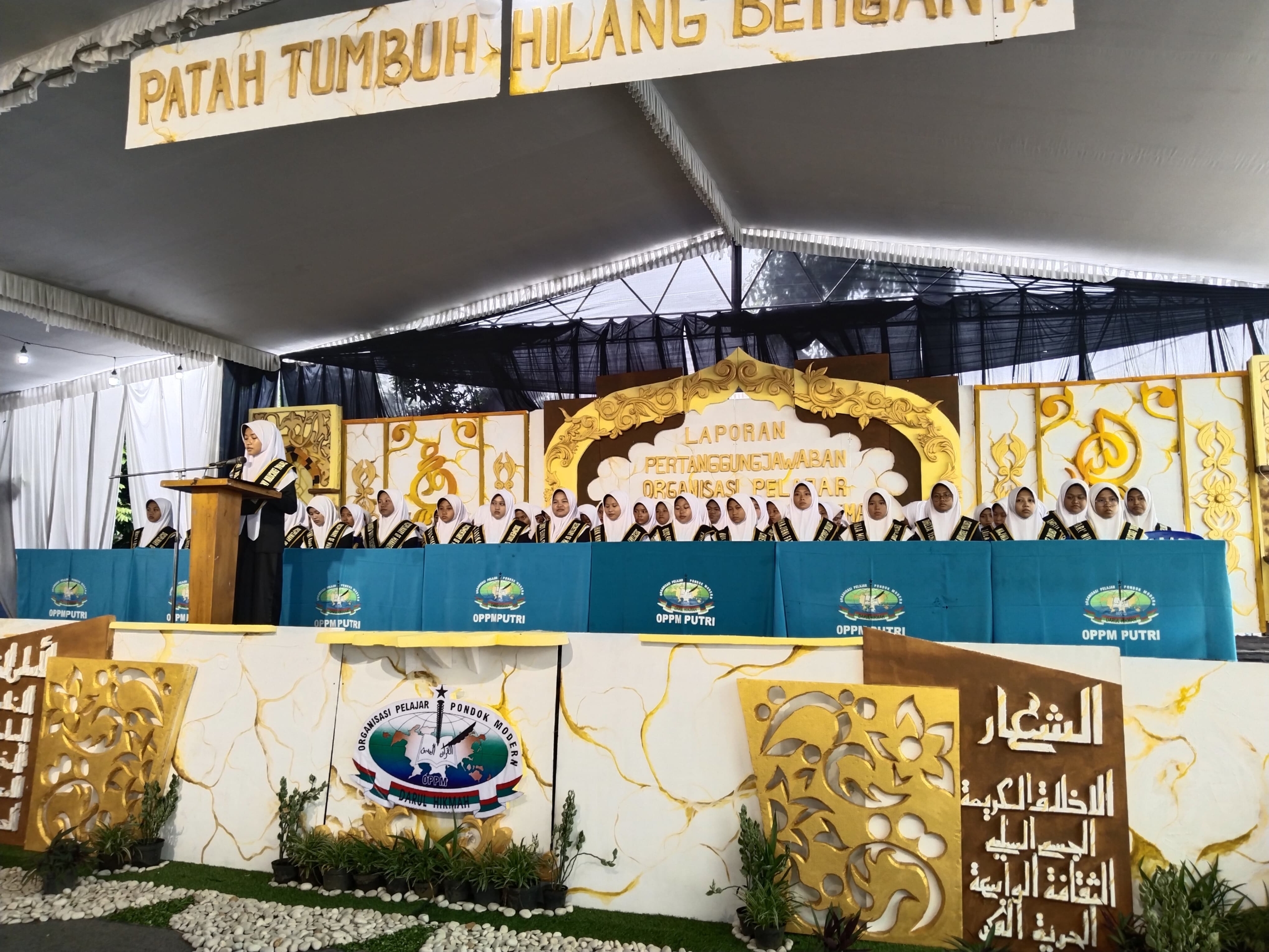 SINERGI DAN KOMITMEN SANTRI : LAPORAN PERTANGGUNGJAWABAN DAN EVALUASI ORGANISASI PELAJAR PONDOK MODERN DARUL HIKMAH PUTRI